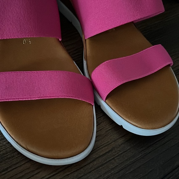 ITALIAN SHOE MAKERS ELASTIC STRAP WEDGE (SIZE 8 ) - Picture 4 of 11